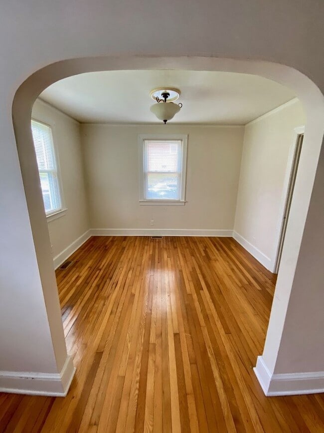 Photo - 109 Kreswell Cir