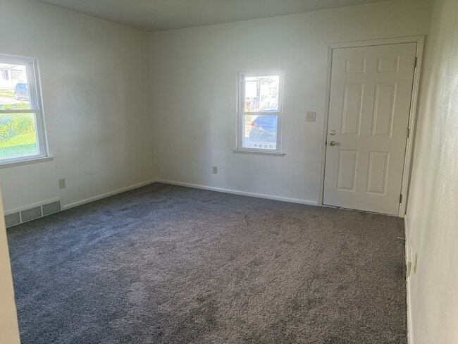 Sala de estar - 1409 Elm St