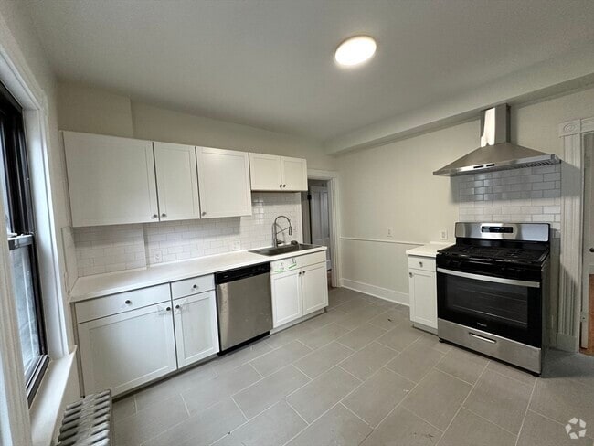 Building Photo - 173 Everett St Unit 1 Rental