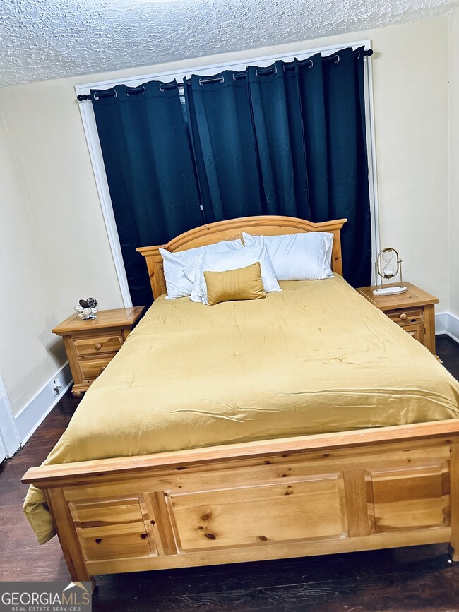 Building Photo - 686 Robert Henry St