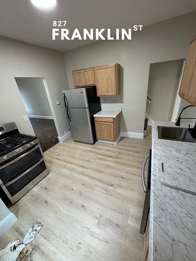 Photo - 827 Franklin St