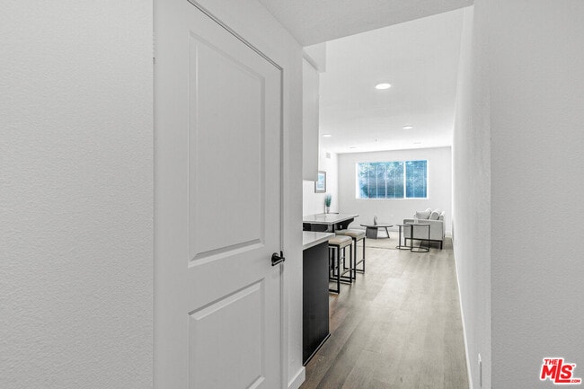 Photo - 10824 Blix St Unidad 104