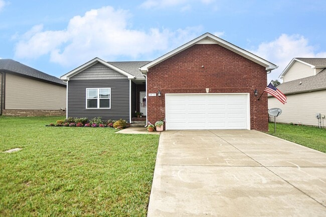 Building Photo - Pet Friendly Three Bedroom!