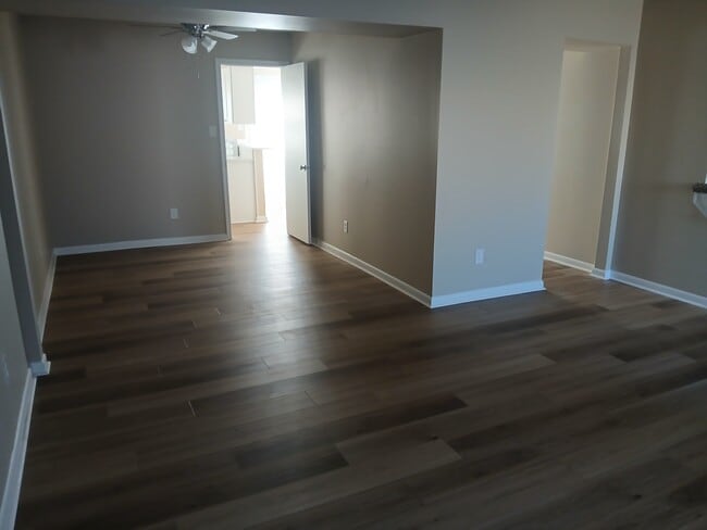 Photo - 412 Chinaberry Cir