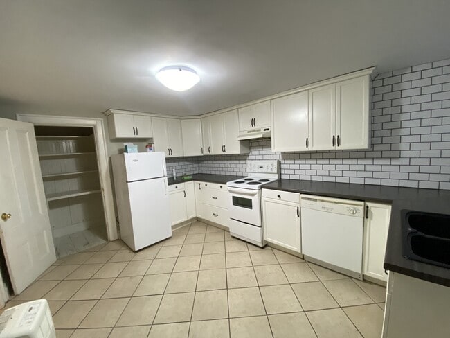 Building Photo - 193 Princess St Unit 193-3