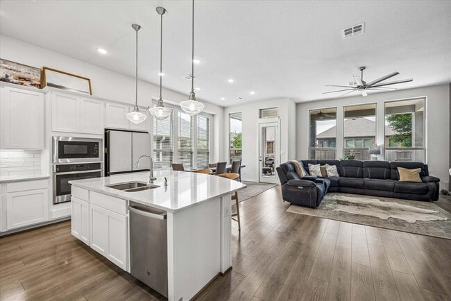 Photo - 320 Teakmill Trail