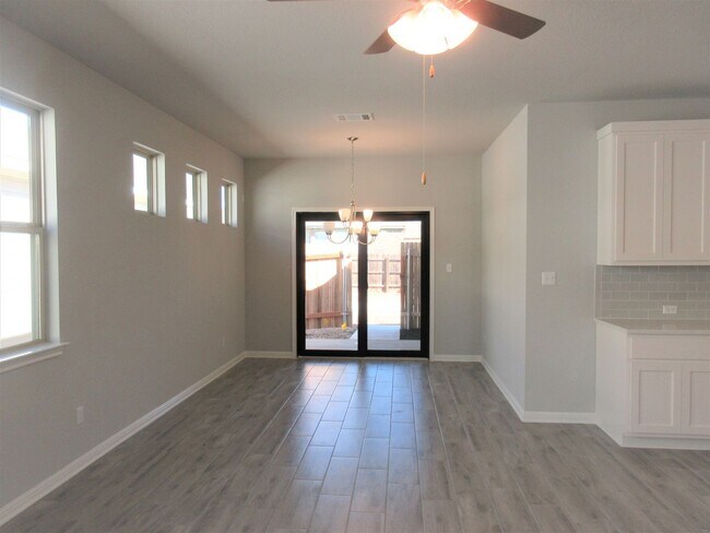 Photo - 3-Bedroom/2-bath in Crystal Springs - Leander ISD