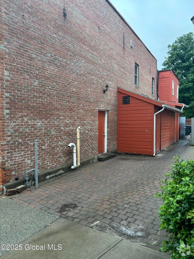 Building Photo - 60 Court St Unit 2 Rental
