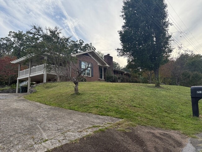 Photo - 212 White Oak St