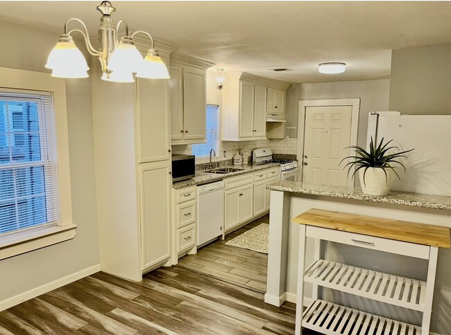 Photo - 106 N Eastwood St