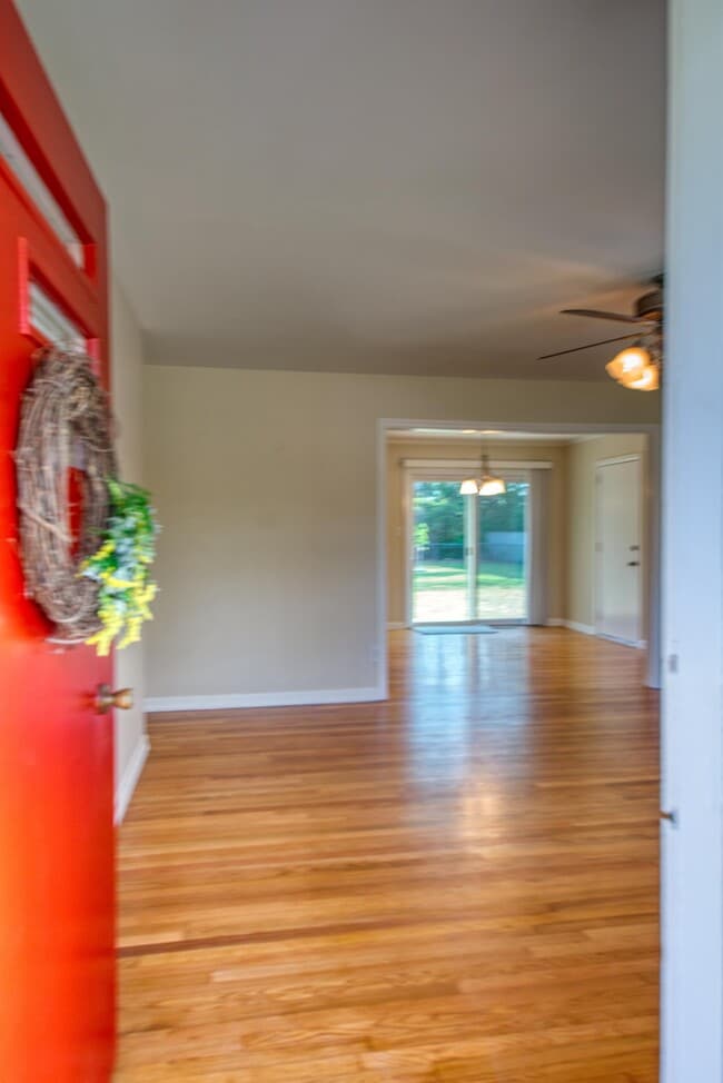 106 Pinecliff Dr