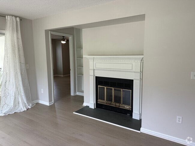 Building Photo - 201 Oakwood Ct Unit 201 Rental