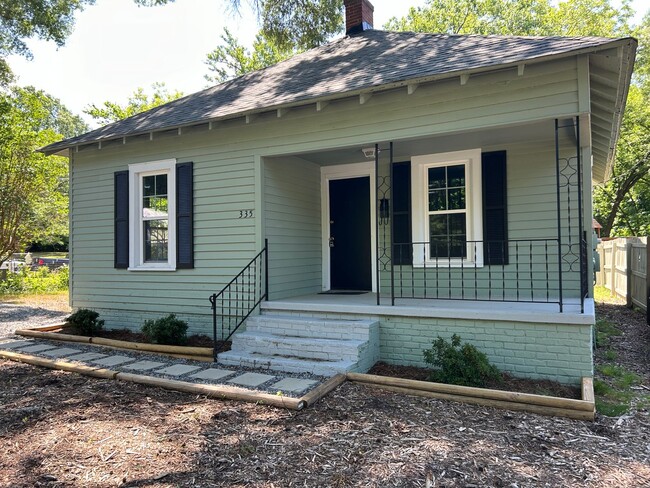 Adorable Renovated Home Near Downtown Moor... - Adorable Renovated Home Near Downtown Moor...