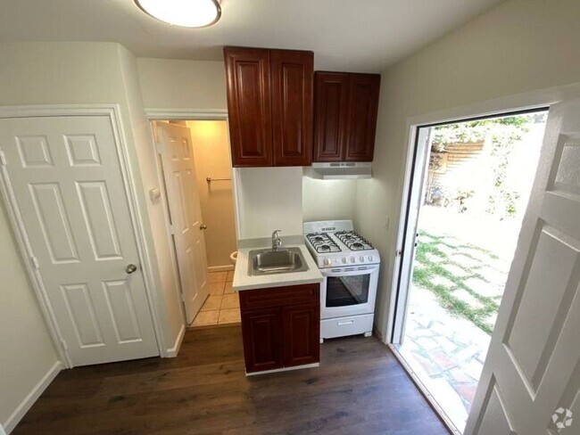 Building Photo - Nicely Remodeled Studio Rental