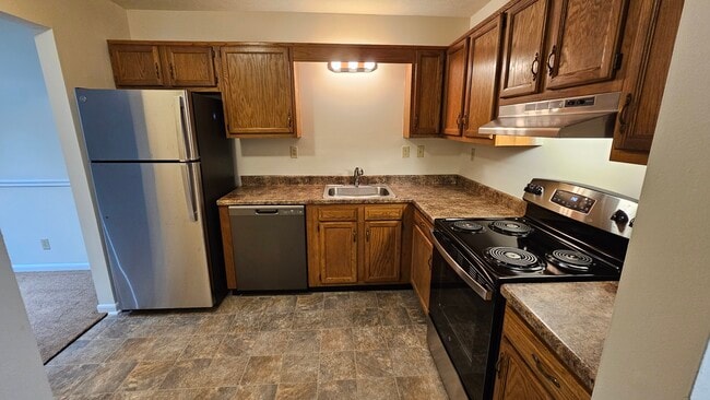 2BR, 2BA - 1100 SF - Kitchen