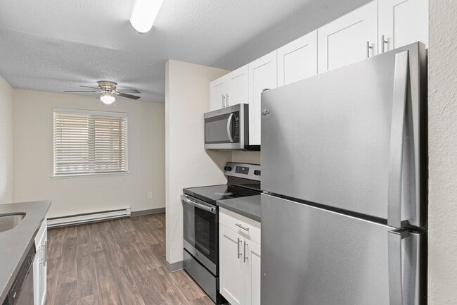 Building Photo - Meridian West Apartments