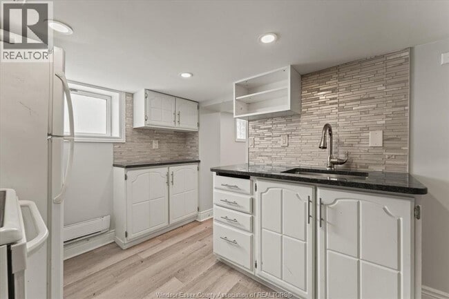 Photo - 972 Wellington Ave