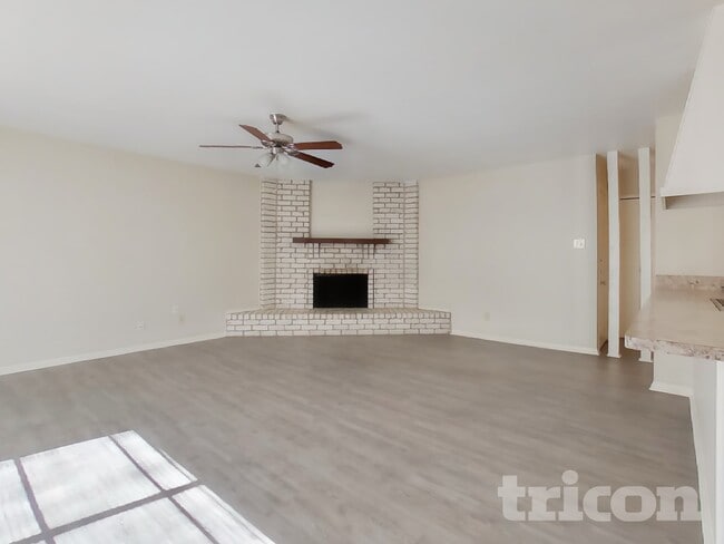 Photo - 332 Rockcrest Dr