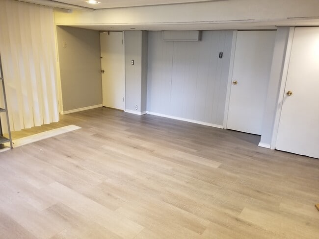 living room - 5216 5th Ave Unit 1