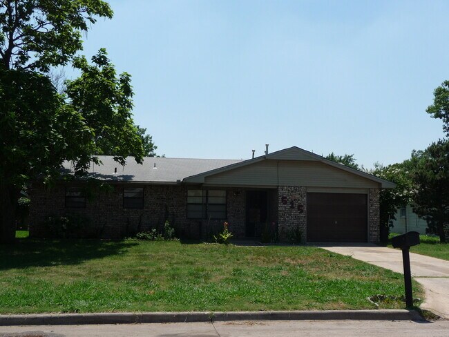 Building Photo - 515 SW 69th St