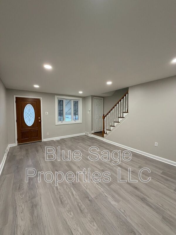 Photo - 402 Rively Ave