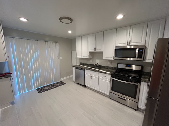 Photo - 5520 Halwis St