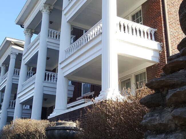Collonade 6 Plex - 303 E 43rd St Apartments Unit 2E