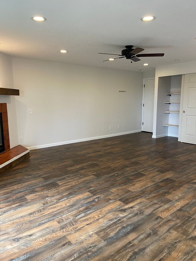 Photo - Fantastic, Modern 2 Bedroom Apartment with Small Garage!!