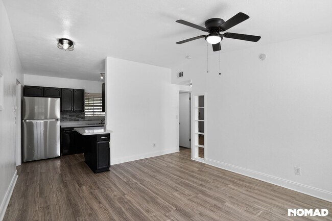 Photo - 441 E 5th St