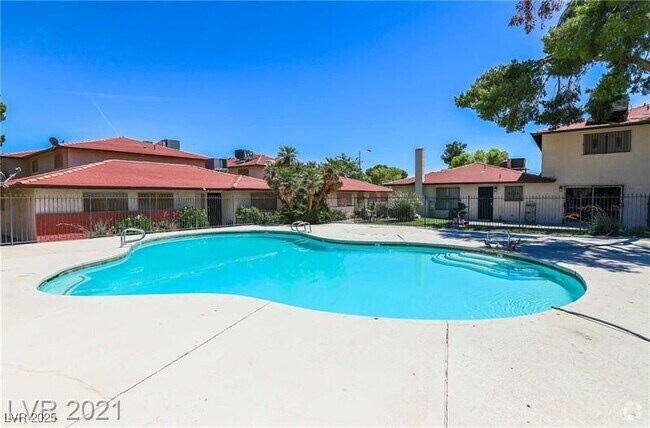 Building Photo - 5278 S Maryland Pkwy Unit B Rental