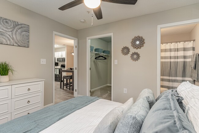 Litchfield Oaks Apartments