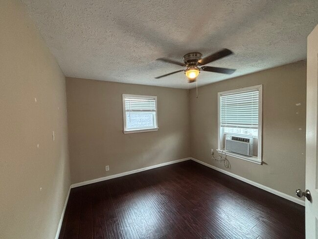 Building Photo - 207 Frawley St Rental