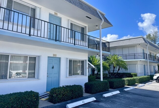 Photo - 2880 Lake Osborne Dr Unit 205