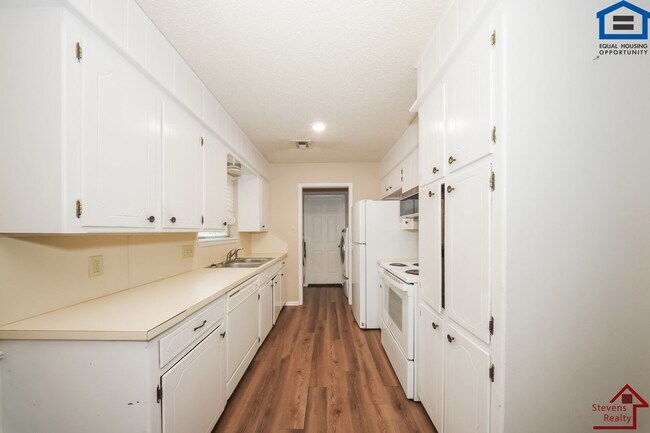 119 SE Surrey Ln
