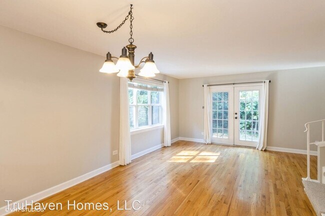 Photo - 2 br, 1.5 bath House - 525 W Washington Av...