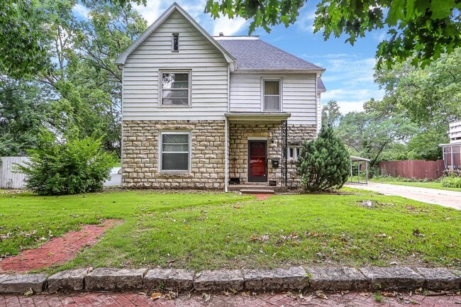 Photo - 727 Humboldt St