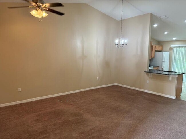 113 Brunswick Ln Unit B