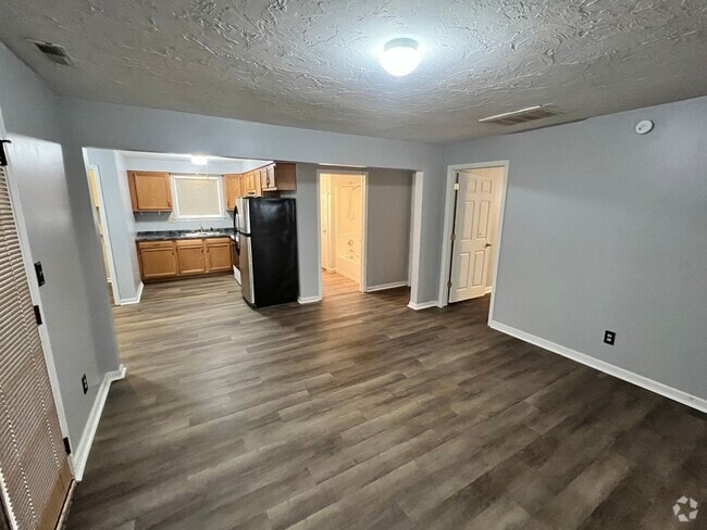 Building Photo - Charming 3 Bedroom 1 Bathroom House