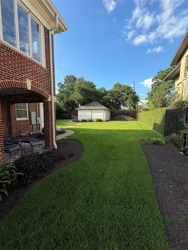 Photo - 104 W 33rd St