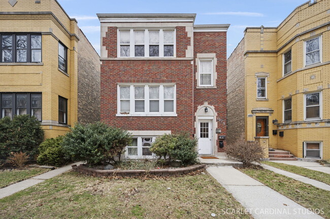 Building Photo - 1928 Grove Ave Unit 2