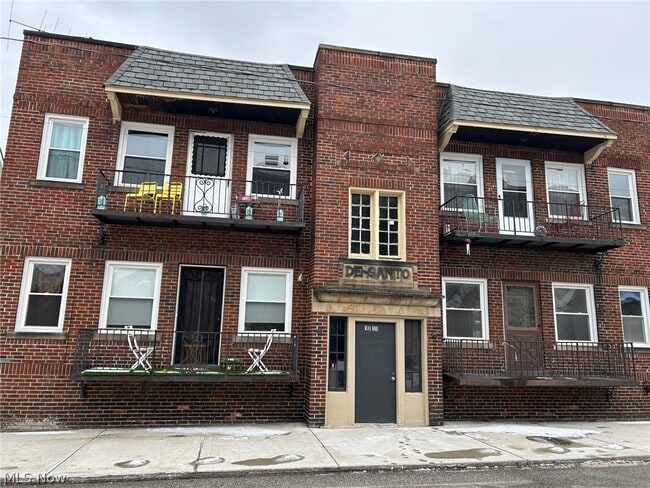 Building Photo - 1311 W 69th St Unit 1