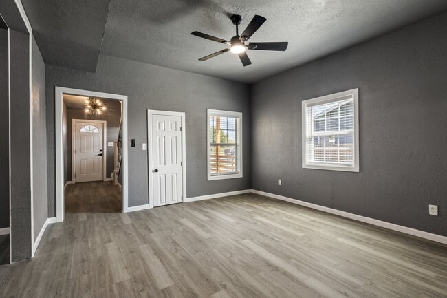 Photo - 1320 W Frisco St