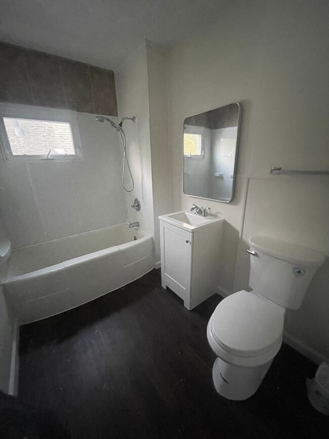 Building Photo - 822 Seward St Rental