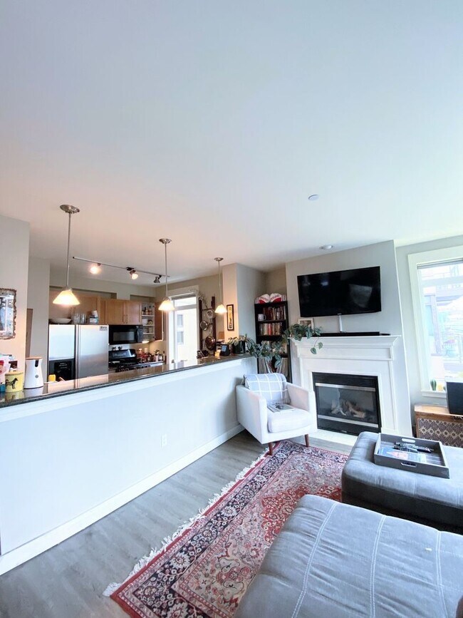 Photo - Lakeside 2BR Condo with Modern Finishes & ... Unit 306
