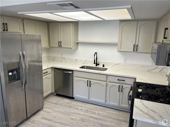 Building Photo - 6645 W Tropicana Ave Unit 202 Rental