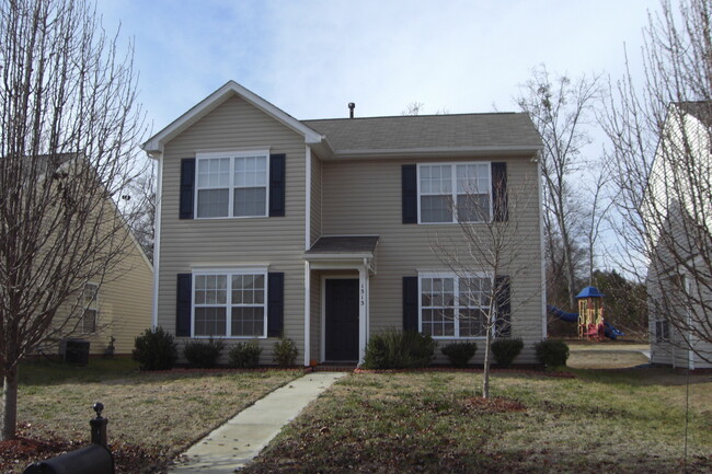 Beautiful 3 BR Located in Amber Ridge w/ D... - Beautiful 3 BR Located in Amber Ridge w/ D... House