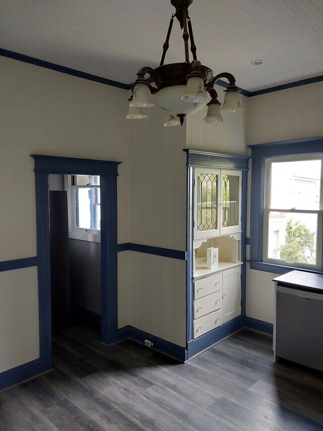 Photo - 1110 Hollister Ave