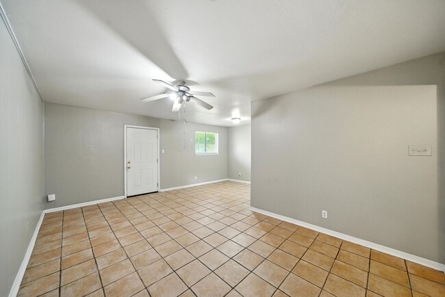 Building Photo - 9015 Ivy Spring Ln Rental