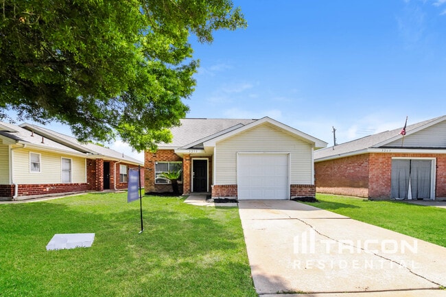 Building Photo - 3259 Jorns St