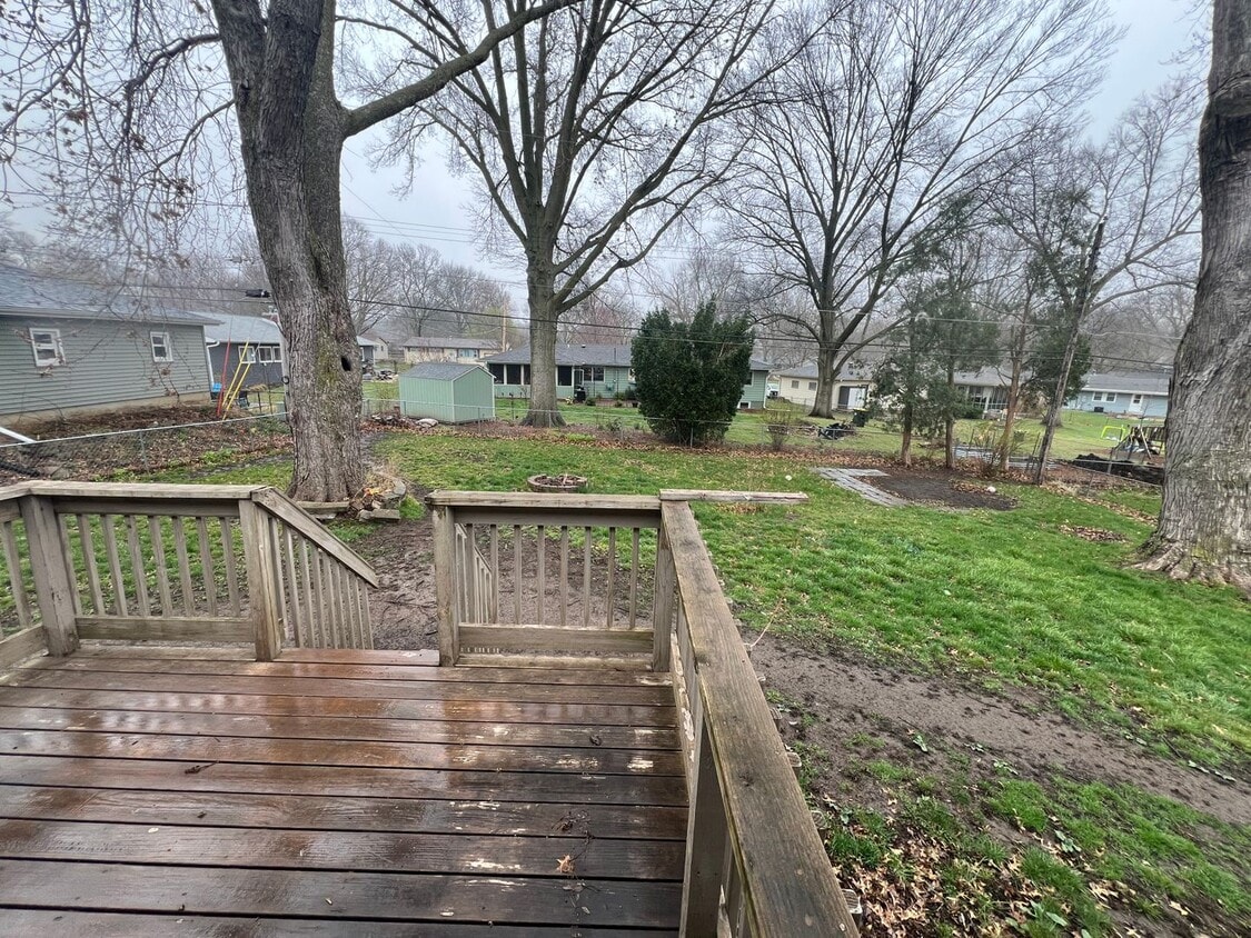 3 bedroom 1.5 Bathroom with a Large Backya... - 3 bedroom 1.5 Bathroom with a Large Backya...